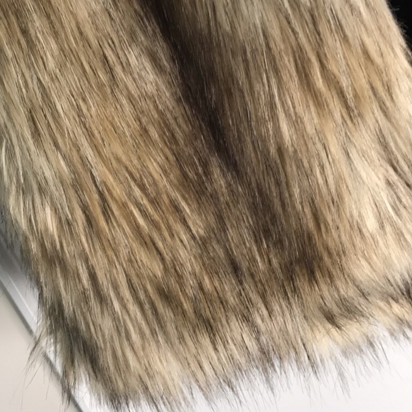 Aritzia Talula Faux Fur Vest Size XXS - Picture 4 of 8